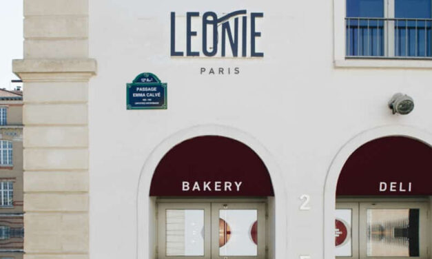 La mayor panadería de París abre sus puertas en este antiguo cuartel, de 1.000 m2, con una idílica terraza bordeada de olivos