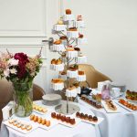¡Vuelve la temporada de la hora del té! El Fauchon l’Hôtel Paris recupera el famoso té de las cinco, creado por el maestro de fotografía Arnaud Larher… ¡un verdadero placer para los amantes de la buena mesa!