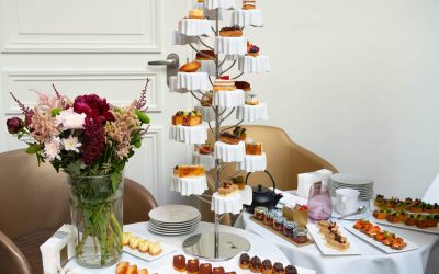 ¡Vuelve la temporada de la hora del té! El Fauchon l’Hôtel Paris recupera el famoso té de las cinco, creado por el maestro de fotografía Arnaud Larher… ¡un verdadero placer para los amantes de la buena mesa!